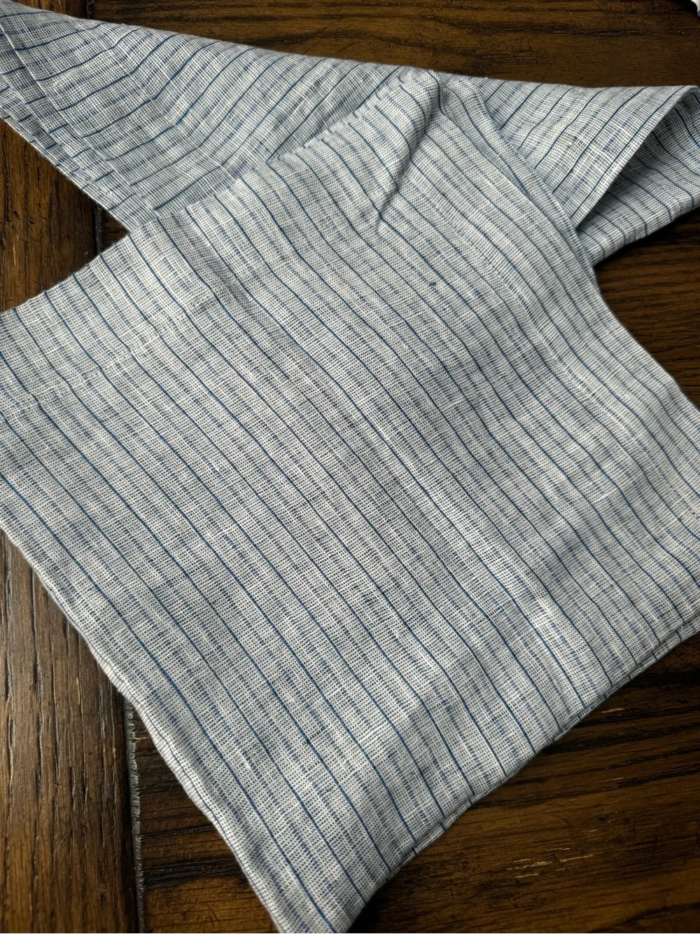 2/ Crate&Barrel  Linen Cloth Dinner Napkins, 22”/ Set of 2